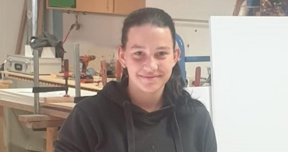 Selina in der Tischlerei Holzknecht in Gries i.S.