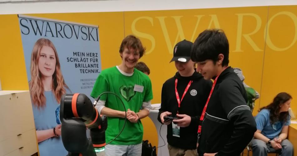 Benni und Sebi am Swarowskistand